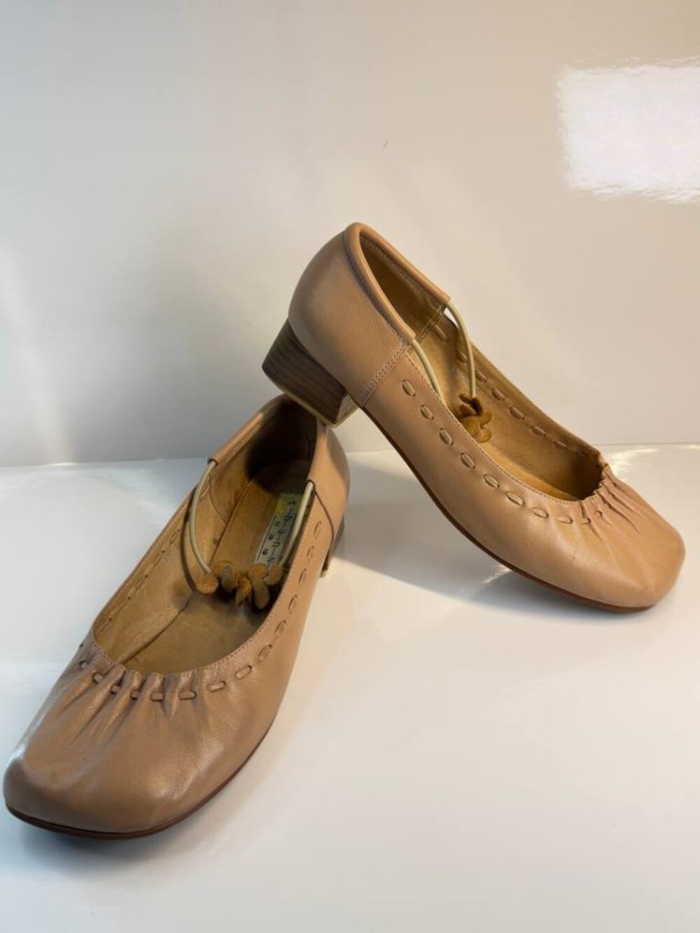 Shanna Women’s Leather Pumps – EU 36/ US 6